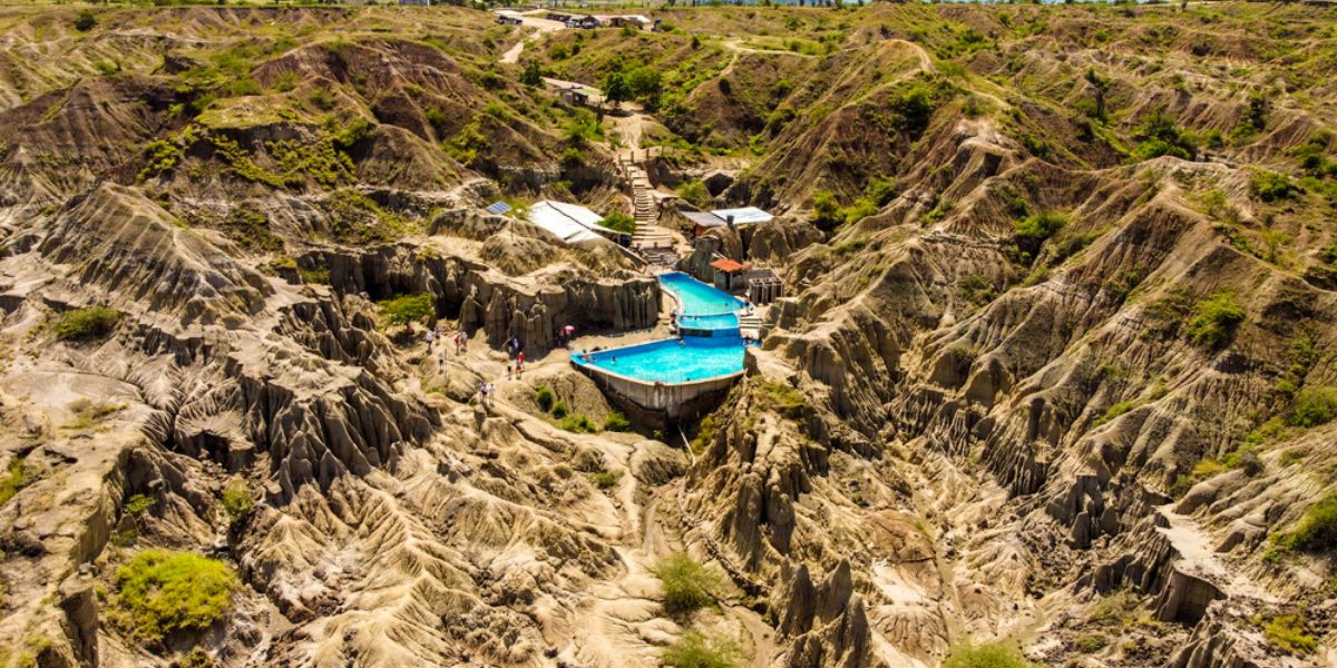 natural swimming pool in the middle of the Tatacoa desert